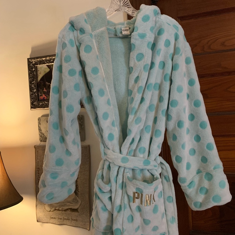PINK. VICTORIA SECRET polkadot robe 👘